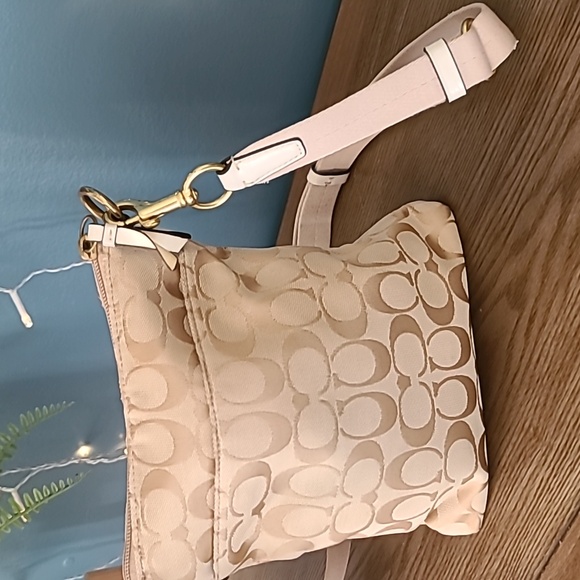 Coach Beige and Cream Crossbody Bag - Picture 4 of 16